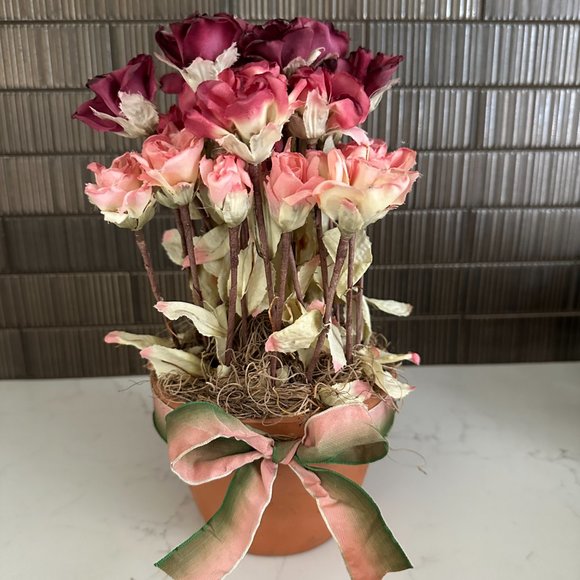 Decorative Wire Basket and Roses in Terracotta Pot - Picture 5 of 11